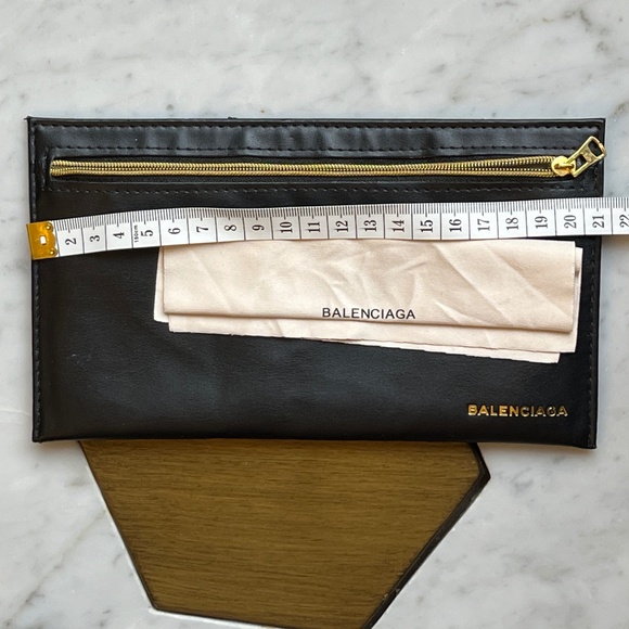 Balenciaga soft sunglasses case, black & gold. - Picture 8 of 12